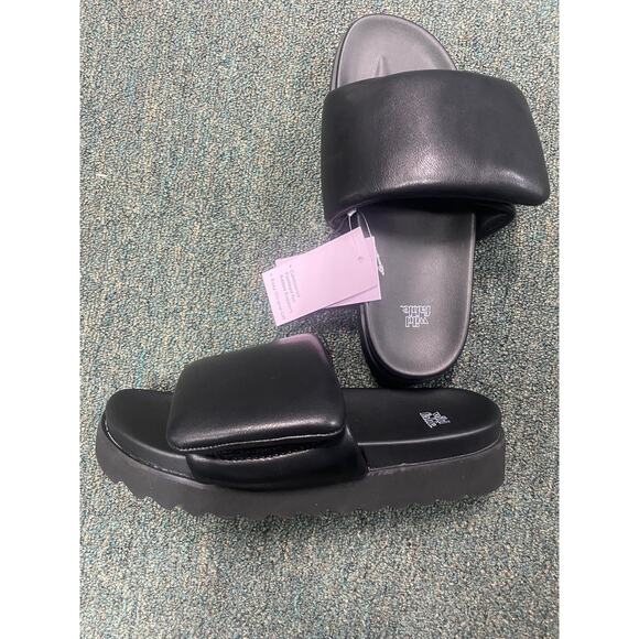 NWT - Women's Sabrina Footbed Sandals - Wild Fable - Size 6.5 - Picture 1 of 3